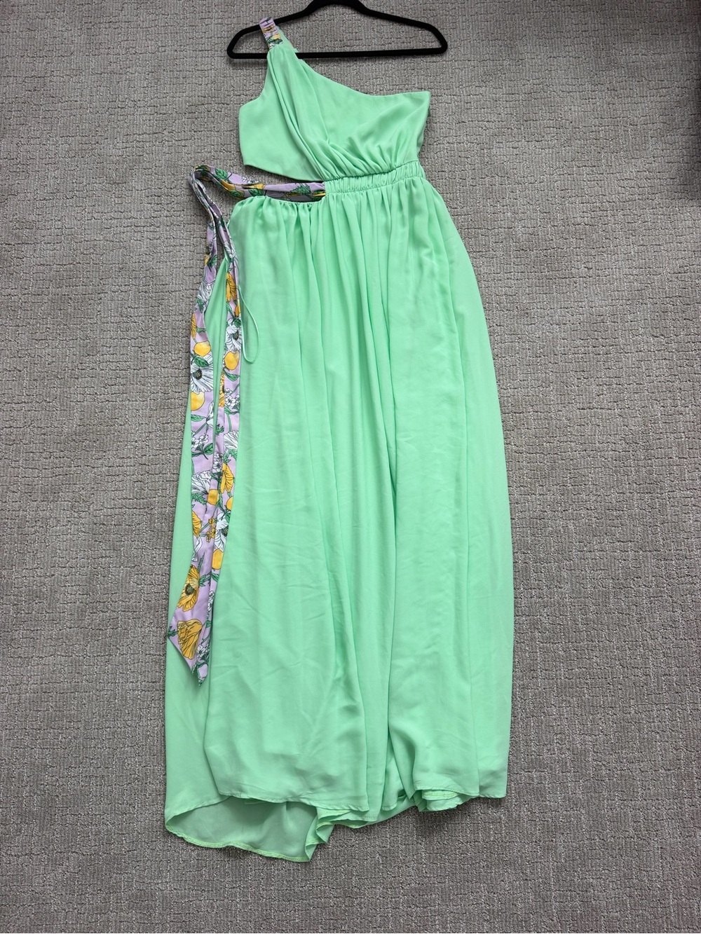 AMUR Gown- From RTR - Picture 4 of 15